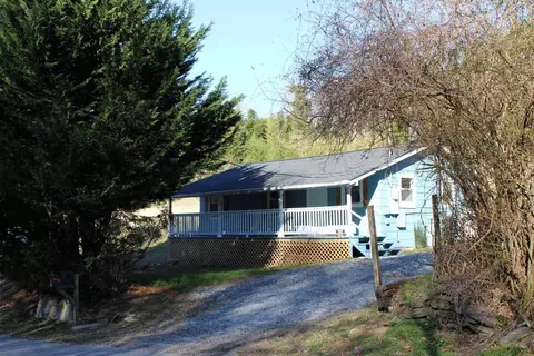 75 Peake St, Tryon, NC 28782