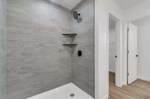 Bath - 102 Valley Dr, Greer, SC 29651 photo 2 of 3