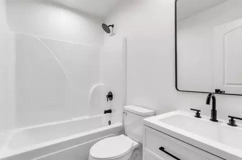 Bath - 102 Valley Dr, Greer, SC 29651 photo 3 of 3