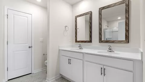 Bath - 755 Embark Cir, Greer, SC 29651 photo 4 of 5
