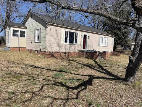 107 White Oak Rd, Woodruff, SC 29388
