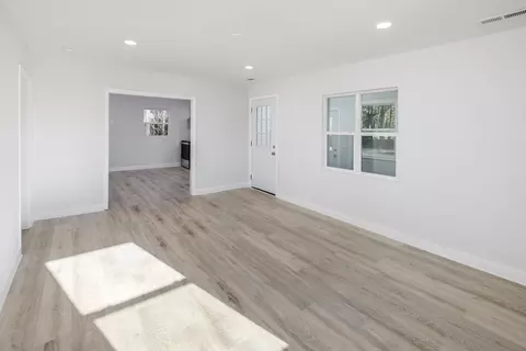 Living - 171 Maple St, Pacolet, SC 29372 photo 2 of 3