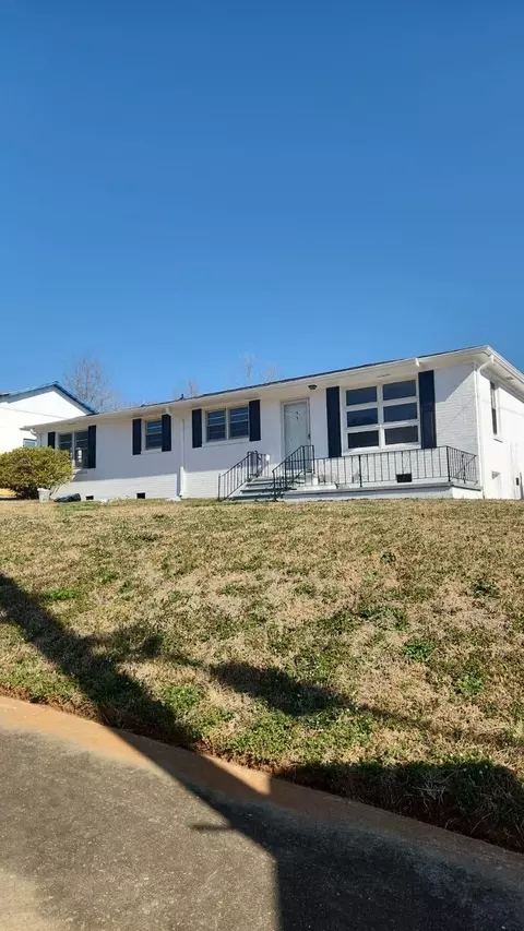 55 S Main St, Campobello, SC 29322