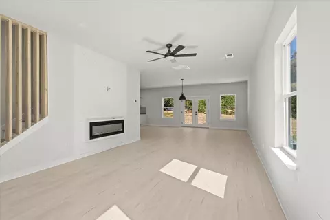 100 Daisy Ln, Easley, SC 29640 photo 4