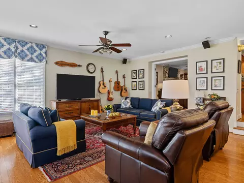 Living - 312 E Killarney Lk, Moore, SC 29369 photo 7 of 7