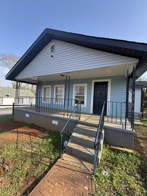 13 Calvert St, Greenville, SC 29611
