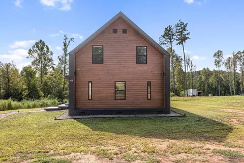 Exterior - 410 Loop Rd, Campobello, SC 29322 photo 7 of 9