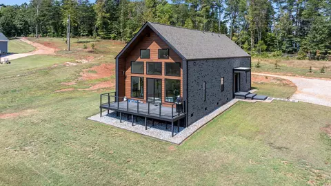 410 Loop Rd, Campobello, SC 29322