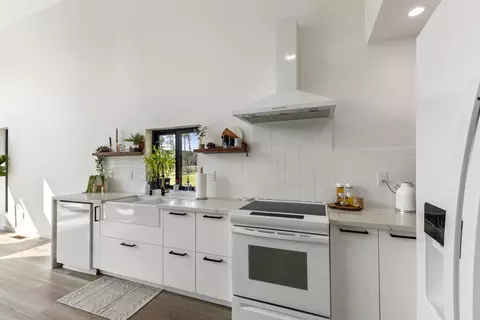 Kitchen - 410 Loop Rd, Campobello, SC 29322 photo 2 of 4