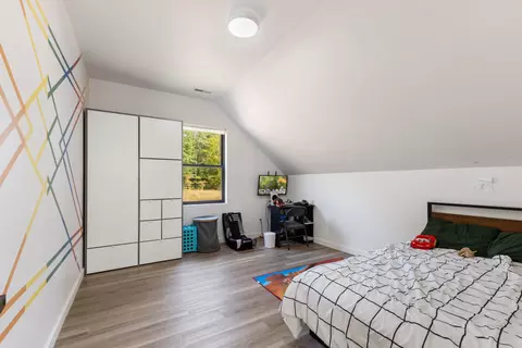 Bedroom - 410 Loop Rd, Campobello, SC 29322 photo 4 of 5