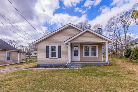 304 Poplar Dr, Greer, SC 29651