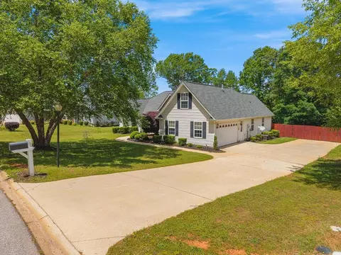 106 Brandi Starr Ct, Greer, SC 29651