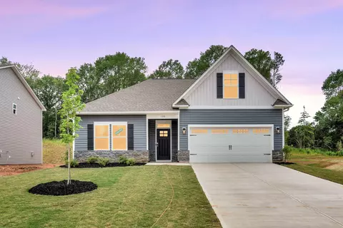 136 Hunter Ridge Dr, Boiling Springs, SC 29316