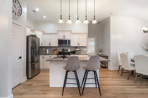 Kitchen - 435 Dickson Rd, Campobello, SC 29322 photo 1 of 3