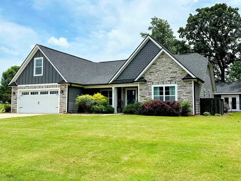 207 Aqua Cove Ct, Inman, SC 29349