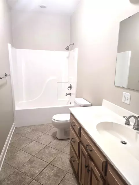 Bath - 126 Emerald Dr, Gaffney, SC 29341 photo 1 of 3