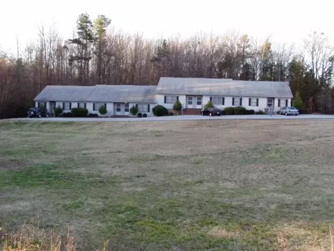 1553 Springdale Dr, Clinton, SC 29325 photo 2