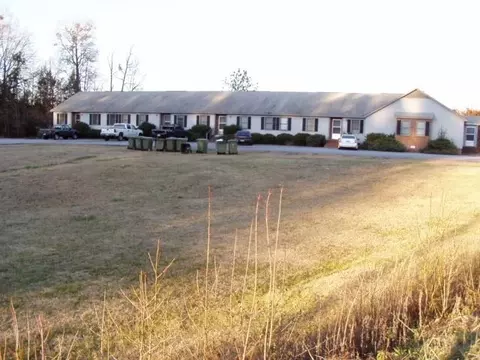 1553 Springdale Dr, Clinton, SC 29325