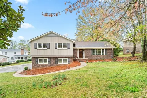 2 E Indian Trl, Taylors, SC 29687