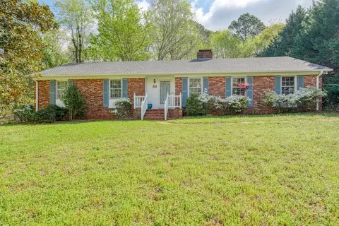221 Lakewood Dr, Spartanburg, SC 29302
