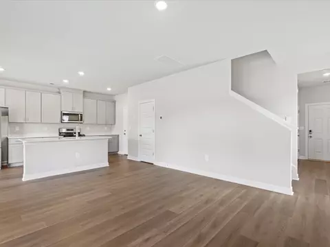 Living - 701 Whitebark Dr, Pendleton, SC 29670 photo 2 of 3