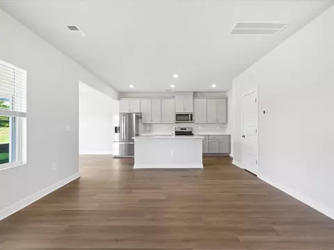 Living - 701 Whitebark Dr, Pendleton, SC 29670 photo 3 of 3