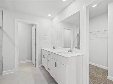 Bath - 703 Whitebark Dr, Pendleton, SC 29670 photo 2 of 5
