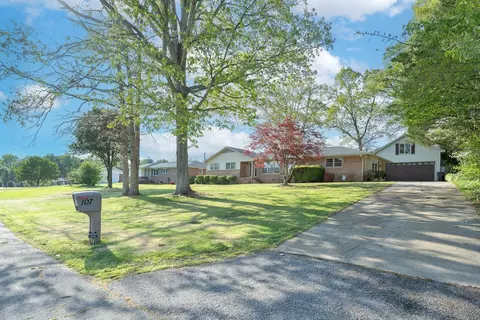 107 Lullwater Pkwy, Anderson, SC 29626