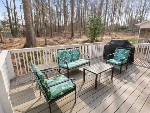 Exterior - 386 E Killarney Lake Dr, Moore, SC 29369 photo 5 of 10