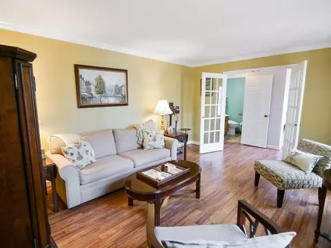 Living - 386 E Killarney Lake Dr, Moore, SC 29369 photo 2 of 3