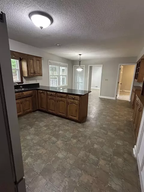 Kitchen - 386 E Killarney Lake Dr, Moore, SC 29369 photo 2 of 3