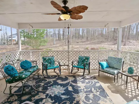 Exterior - 386 E Killarney Lake Dr, Moore, SC 29369 photo 3 of 10
