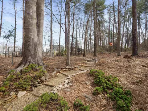 Exterior - 386 E Killarney Lake Dr, Moore, SC 29369 photo 9 of 10