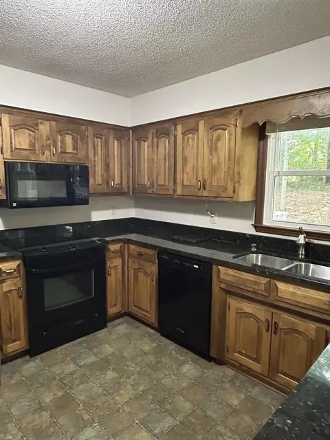 Kitchen - 386 E Killarney Lake Dr, Moore, SC 29369 photo 3 of 3