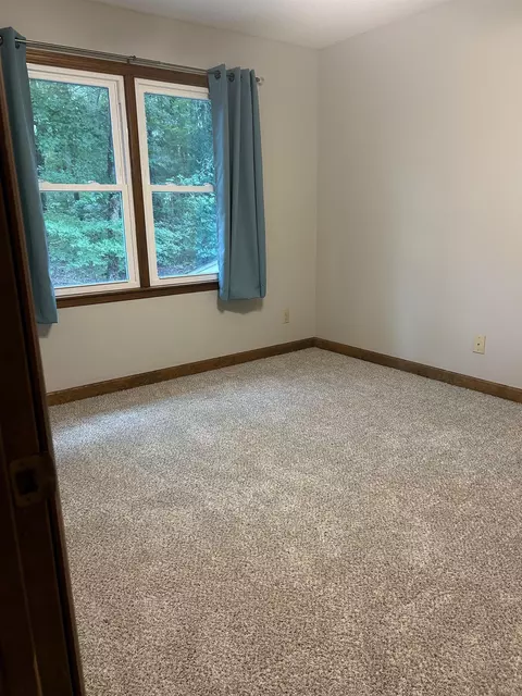 Bedroom - 386 E Killarney Lake Dr, Moore, SC 29369 photo 3 of 5