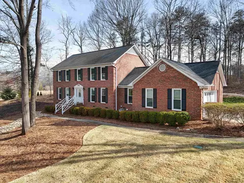Exterior - 386 E Killarney Lake Dr, Moore, SC 29369 photo 2 of 10