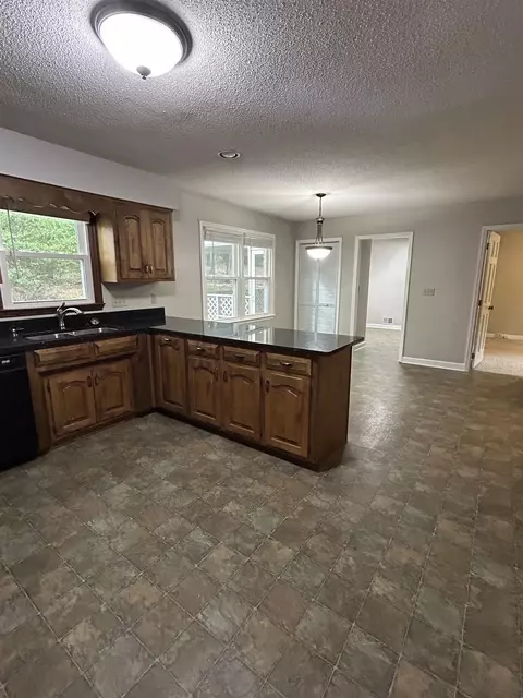 Kitchen - 386 E Killarney Lake Dr, Moore, SC 29369 photo 1 of 3