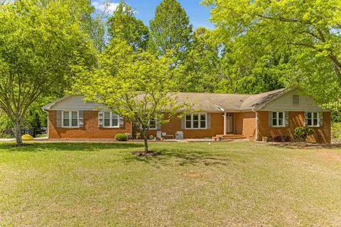 711 Meadowbrook Dr, Spartanburg, SC 29307
