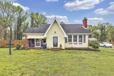 141 W Church St, Cowpens, SC 29330