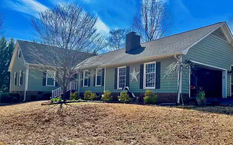 106 Englewood Dr, Inman, SC 29349