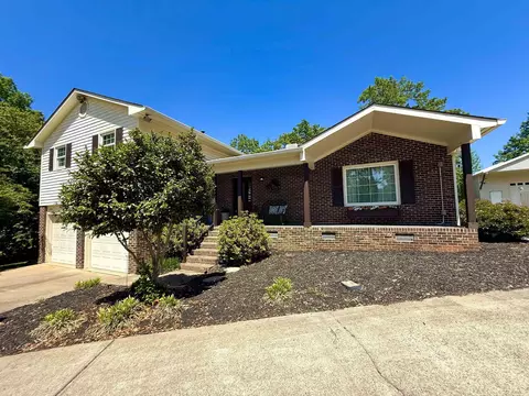 243 Garden Lakes Dr, Blacksburg, SC 29702