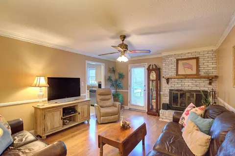 Living - 39 Rollingreen Rd, Greer, SC 29651 photo 1 of 4