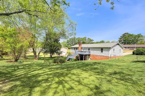 Exterior - 39 Rollingreen Rd, Greer, SC 29651 photo 10 of 16