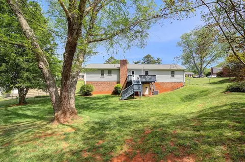 Exterior - 39 Rollingreen Rd, Greer, SC 29651 photo 12 of 16