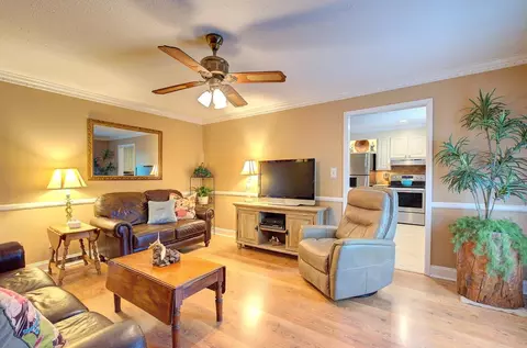 Living - 39 Rollingreen Rd, Greer, SC 29651 photo 3 of 4