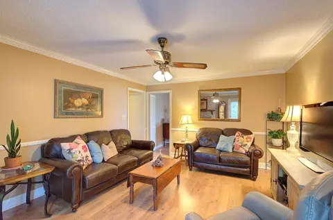 Living - 39 Rollingreen Rd, Greer, SC 29651 photo 2 of 4