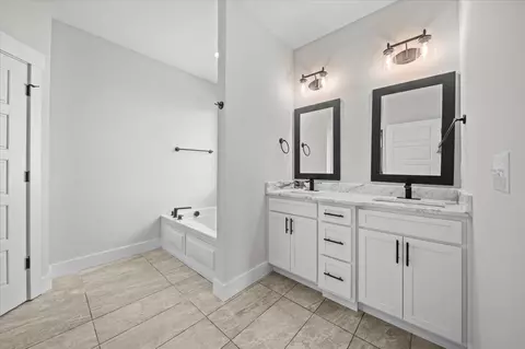 Bath - 1155 Goodjoin Rd, Campobello, SC 29322 photo 3 of 4