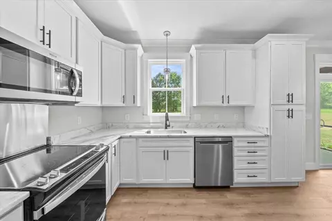 Kitchen - 1155 Goodjoin Rd, Campobello, SC 29322 photo 3 of 3
