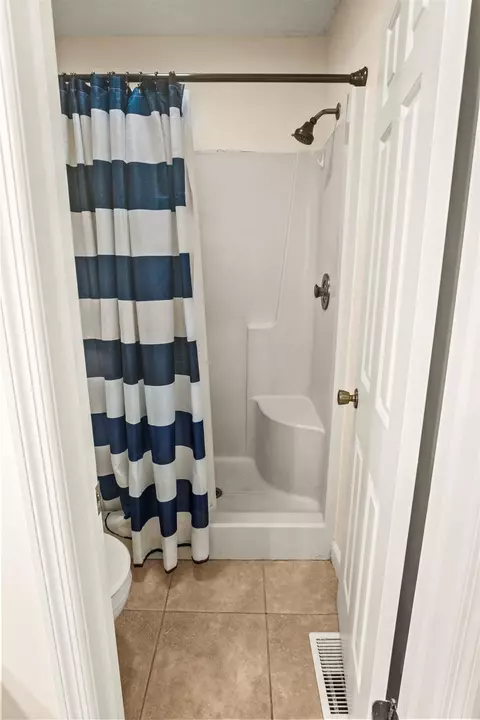 Bath - 25 Little Falls Dr, Tryon, NC 28782 photo 2 of 7