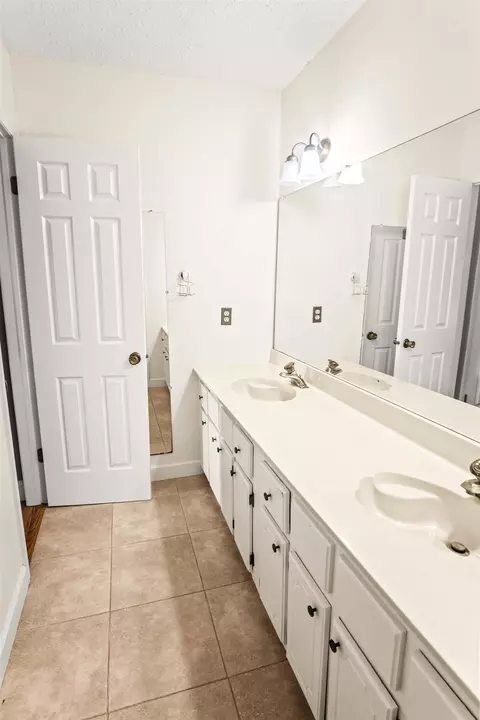 Bath - 25 Little Falls Dr, Tryon, NC 28782 photo 4 of 7
